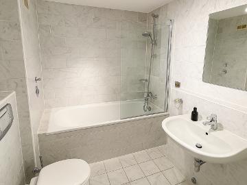 Düsseldorf Niederkassel: Möbliertes Apartment mit großer...
