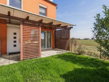 ECK REIHENHAUS + mit Garten, Terrassen und zwei Stellplätzen