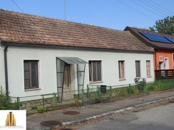 Ebenerdiges Landhaus mit Garten, Nebengebäuden und...