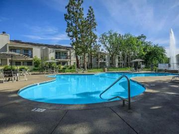 Edgewater 2 Bedroom Apartment for Rent at 8200 Kroll...