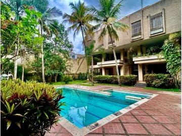 Edificio de lujo en venta Nueva Caracas, Distrito Capital