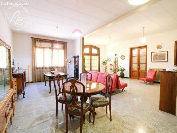 Edificio en venta en Garriguella