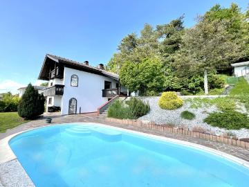 Edles Landhaus mit Pool am Waldrand in Hanglage mit...