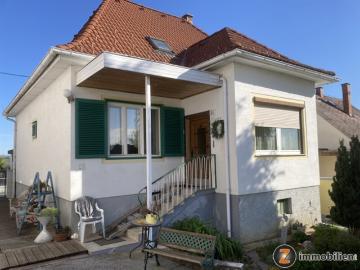 Einfamilienhaus mit Nebengebäuden und gepflegtem Garten!