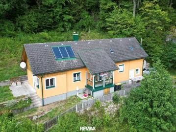 Einfamilienhaus mit Bergblick und großem Grundstück in...