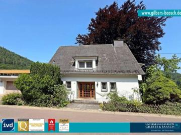 Einfamilienhaus mit Doppelgarage, Wintergarten und...