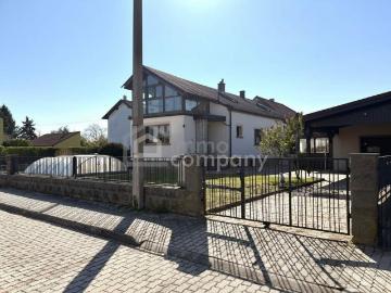 Einfamilienhaus mit Garten, Pool & Garage in Laa an der...