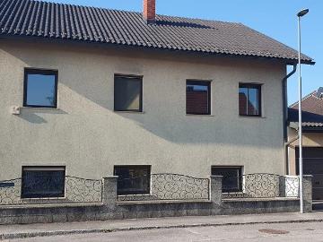 EINFAMILIENHAUS MIT GROSSEM GARTEN ZUR VERMIETUNG