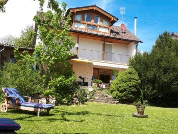 Einfamilienhaus mit großem Grundstück