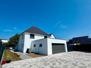 Einfamilienhaus mit Pool, wohnen in ruhiger grenzlage