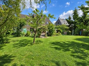 Einfamilienhaus mit vermieteter Einliegerwohnung auf...