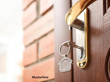 Einfamilienhaus nebst Werkstattgebäude und Garten