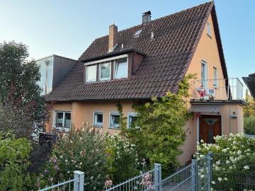 Einfamilienhaus zentral wohnen in grüner Oase im Herzen...