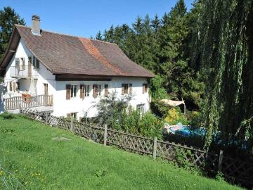 HERZLICHES HAUS AUS 9 ZIMMERN, CHARME UND CHARAKTER....