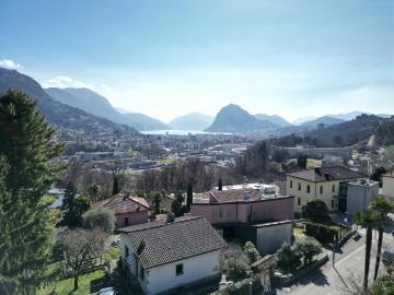 Elegante Villa in Stile Mediterraneo con Vista...