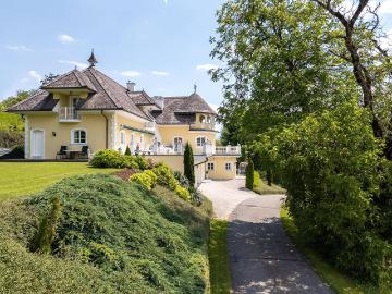 Elegante Landhausvilla in ruhiger Aussichtslage nahe...