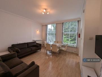 Elgin Crescent, London, W11 2 bed flat to rent £3,200...