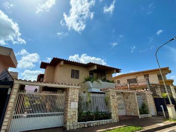 EN VENTA CASA AMPLIA Y CONFORTABLE UBICADA EN LA...