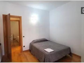 Acogedor Se alquila habitación en piso de 4 dormitorios...