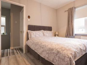 En suite double bedroom in 3 bedroom house in Dublin