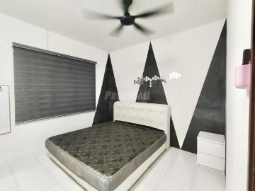 END LOT LANDED HOUSE RM1,900! 4R3B + Extra Land @ Puchong