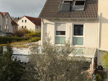 Endreihenhaus mit Garten, Garage, Kamin, Klimaanlage, uvm
