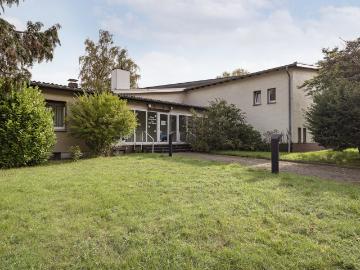 Ensemble auf Erbpachtgrundstück: Gemeindehaus &...