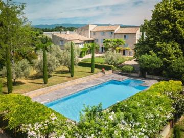 Entre Luberon et montagne de Lure Ancienne ferme rénovée