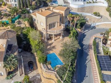 ESPECTACULAR VILLA DE MAS DE 500 M2 CON VISTAS AL MAR EN...