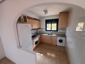Estupendo piso ático de 2 dormitorios y 2 baños con...
