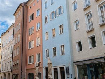 Erstbezug! Neurenovierte 2,5 Zimmer Wohnung mit Balkon...