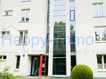 Wohnung ist bezugsfrei / Süd Loggia / EBK / weißes Bad /...