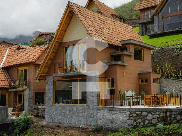 Exclusiva casa en Huayoccari 318 m², 4 dormitorios,...