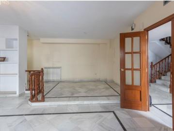 Exclusiva vivienda con piscina en la zona del Serrallo...