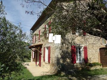 Exclusivité ! Uzes, 25 min: mas de hameau avec...