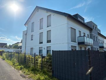 Exklusive Eigentumswohnung mit 2 überdachten...