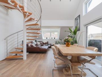 Attraktive 3 Zimmer Dachgeschosswohnung mit Balkon in...
