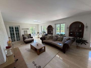 Luxuriöses Familiendomizil mit Pool