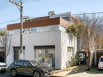 Modern townhouse living In Brunswick East