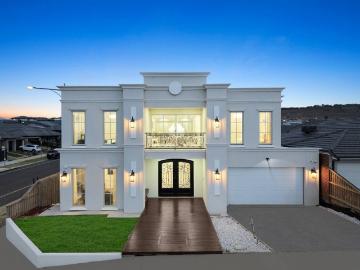Exquisite Mansion Living Where Elegance Meets Comfort!