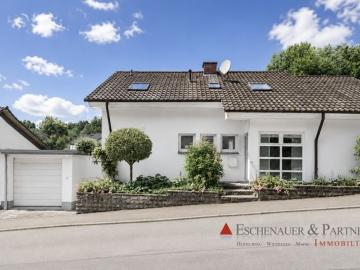 Familienglück im Grünen: Großzügiges Haus mit...