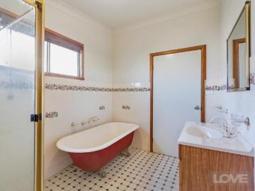 FAMILY HOME IN BEAUTIFUL LOCATION
