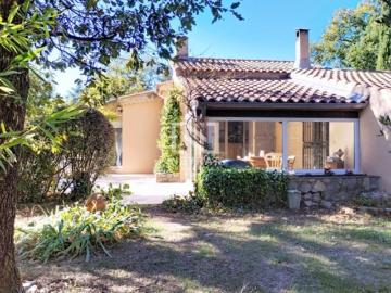 FAYENCE MAISON DE PLAIN PIED AVEC 3 CHAMBRES ET DEPENDANCES