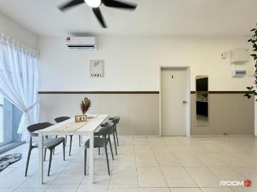 [Female je] New 100% Pixel City room 1min walk to LRT...