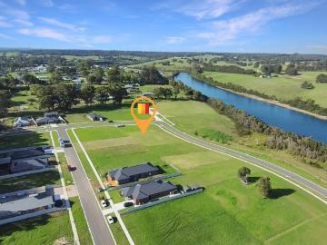 FISH & BOAT ENJOY THE RIVER & GIPPSLAND LAKES