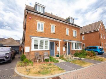 Five Oaks Way, Hassocks, BN6 4 bed semi detached house...