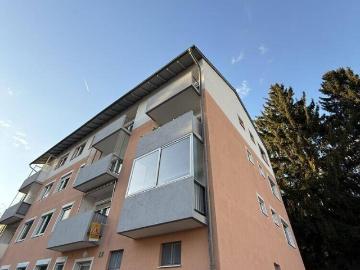 FOHNSDORF: Helle 2 Zimmer Wohnung mit Loggia