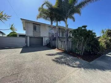Cozy 4 BR 83 Harbour Road, North Mackay, QLD 4740