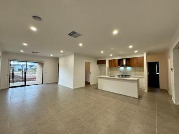 For Rent 5 Bedroom House Bacchus Marsh, DS102760334