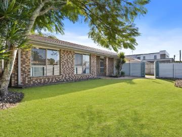 For Rent 3 Bedroom House WURTULLA QLD DS104949129